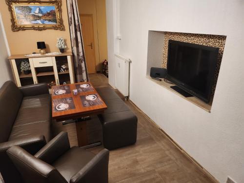 Halle Top Preise Große 79 Qm Sd Fewo Eg Wahlweise Mit 1 3 Dz Inklusiv TV Lounge Kuche Bad Wc Einfach Und Gut Langzeitmieter Vb Preise in Halle, Germany