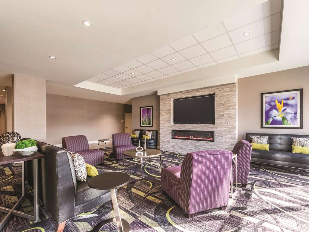 La Quinta Inn & Suites by Wyndham Cincinnati Sharonville - photo 5