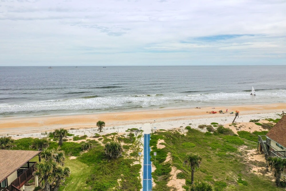 Ocean View Paradise Steps away from the Beach Will Accommodate Up To 10 People including 1 3 Fa - photo 64