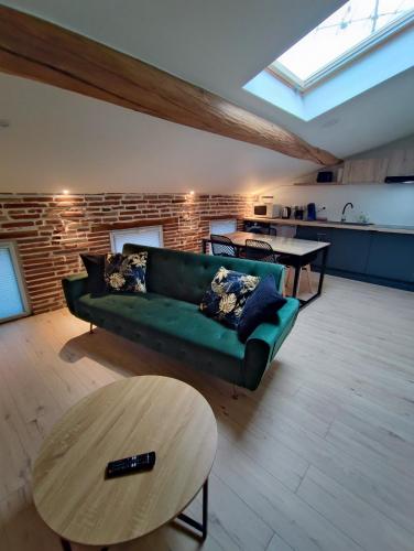 L’escale in Unknown City, France