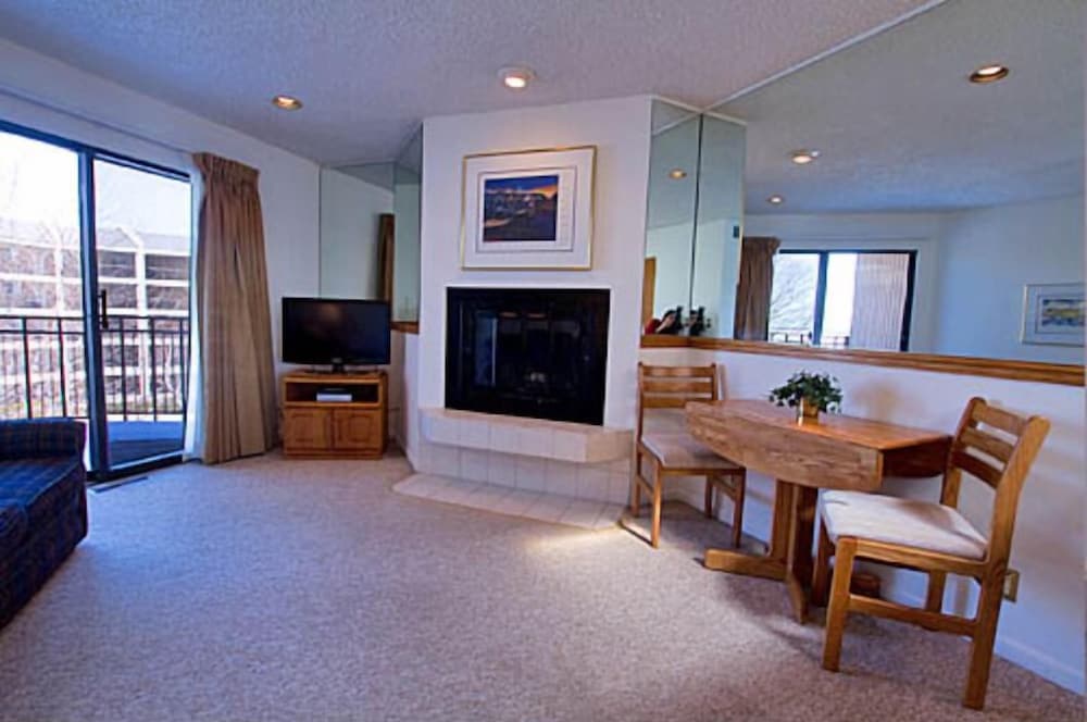 Weathervane Terrace Inn and Suites - photo 16