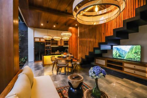 Beyond Villa 3BDR 2 FL 2 Pools 2 Living Rooms — 4-Star Luxury Hotel in Ubud, Indonesia
