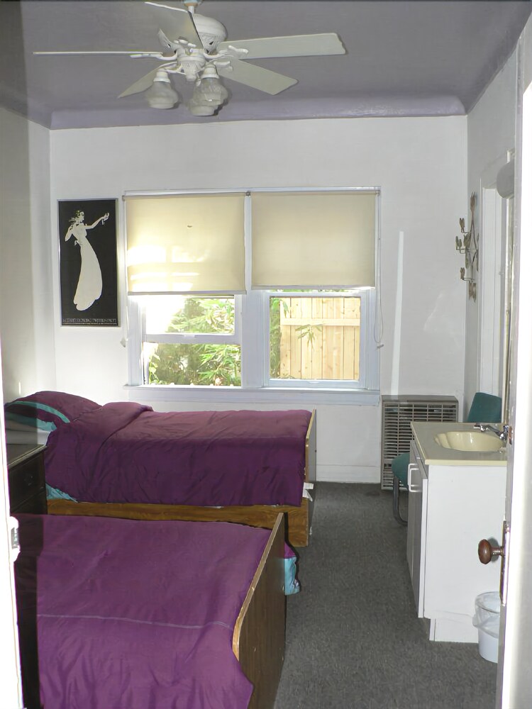 Hotel Del Flores - photo 13