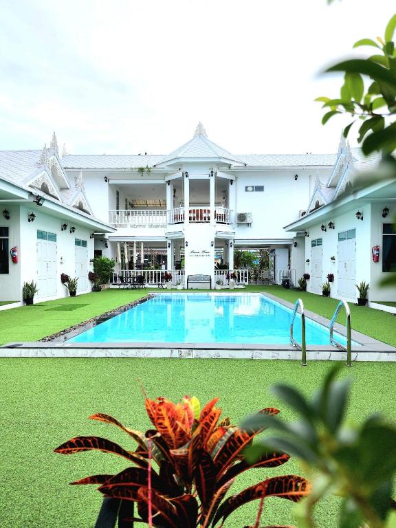 Bianco House Resort in Cha-Am, Thailand