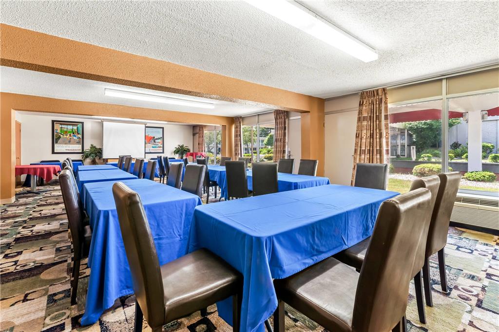 Howard Johnson by Wyndham Albany - photo 33