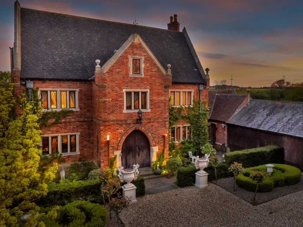 Manor Court — 5-Star Luxury Hotel in Newark On Trent, United Kingdom