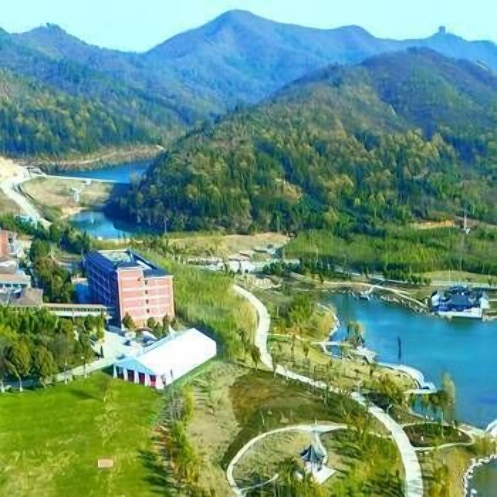 Jingtingshan Resort — 4-Star Luxury Hotel in Xuanzhou, People's Republic of China