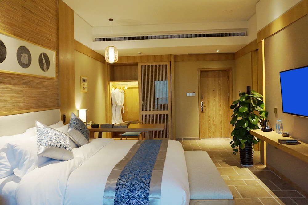 Narada Resort & Spa Cifu Lake Guangxi — 4-Star Luxury Hotel in Bama, People's Republic of China