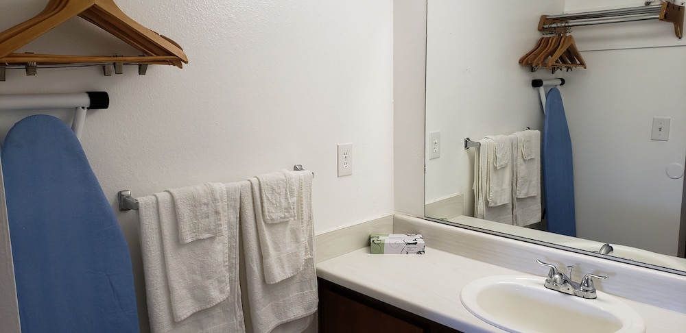 Pacific Inn - photo 3