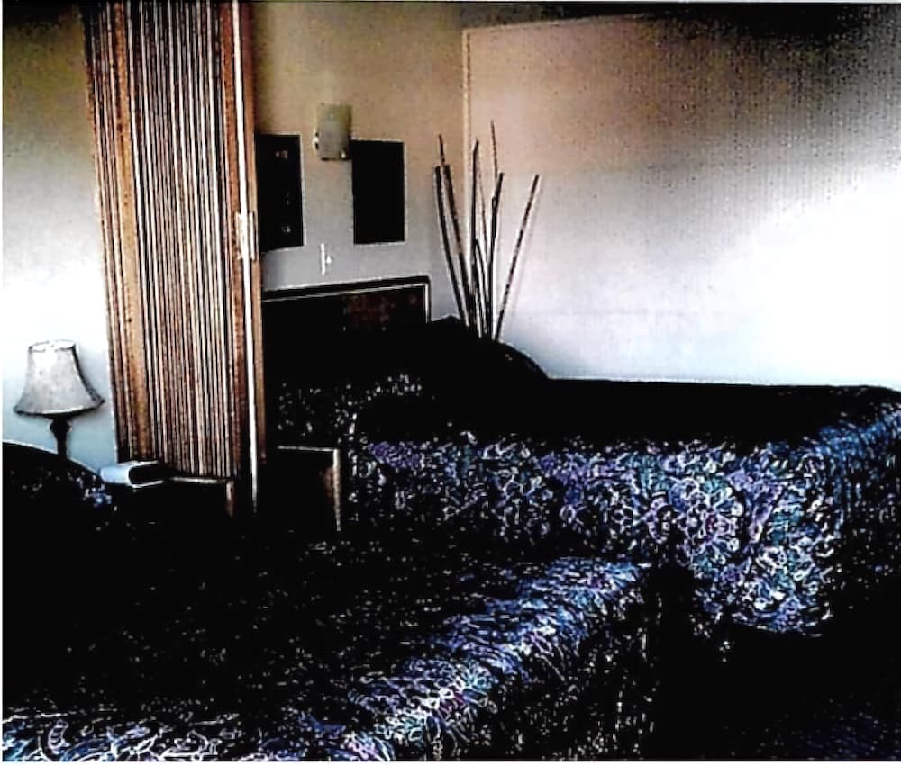 Pine Lodge Motel - featured photo
