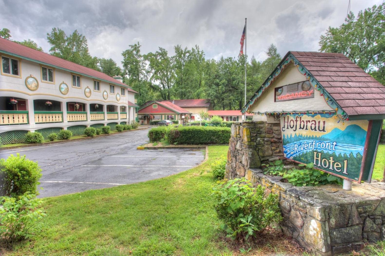 Hofbrau Riverfront Hotel - photo 23
