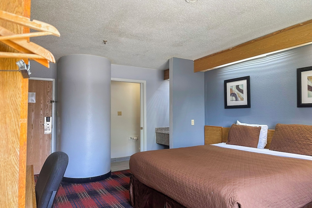 Classic Inn By OYO I 240 Near Memphis Airport - photo 31
