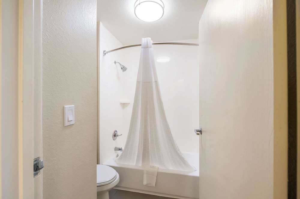 Comfort Inn Bossier City Casino Area near Shreveport Downtown - photo 21