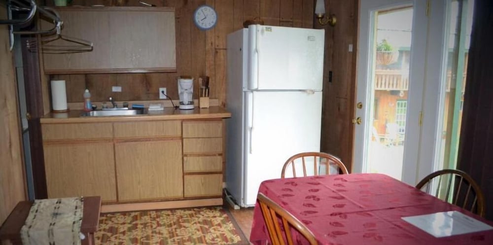 AJ's Lodge and Oven - photo 19