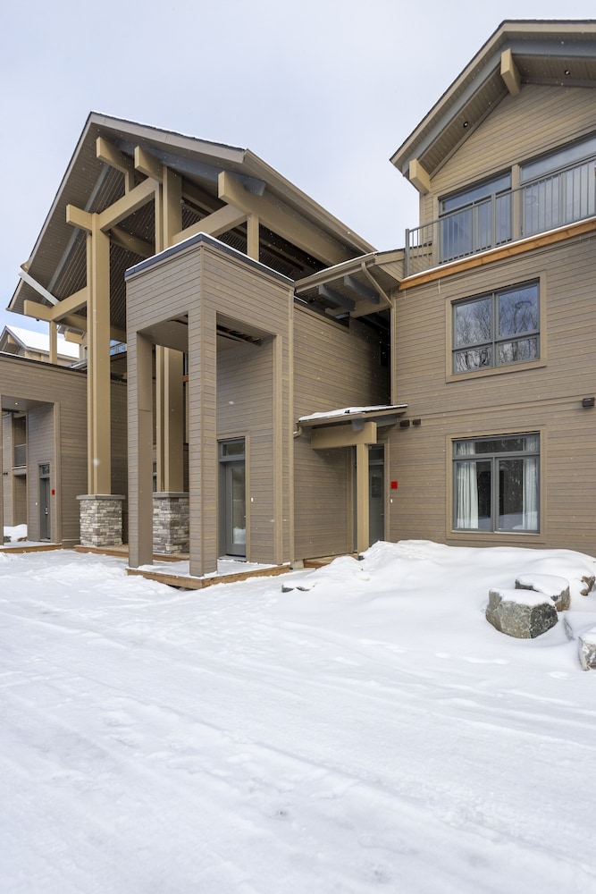 Allee de Verbier Mont Tremblant — 4-Star Luxury Hotel in Mont-Tremblant, Canada