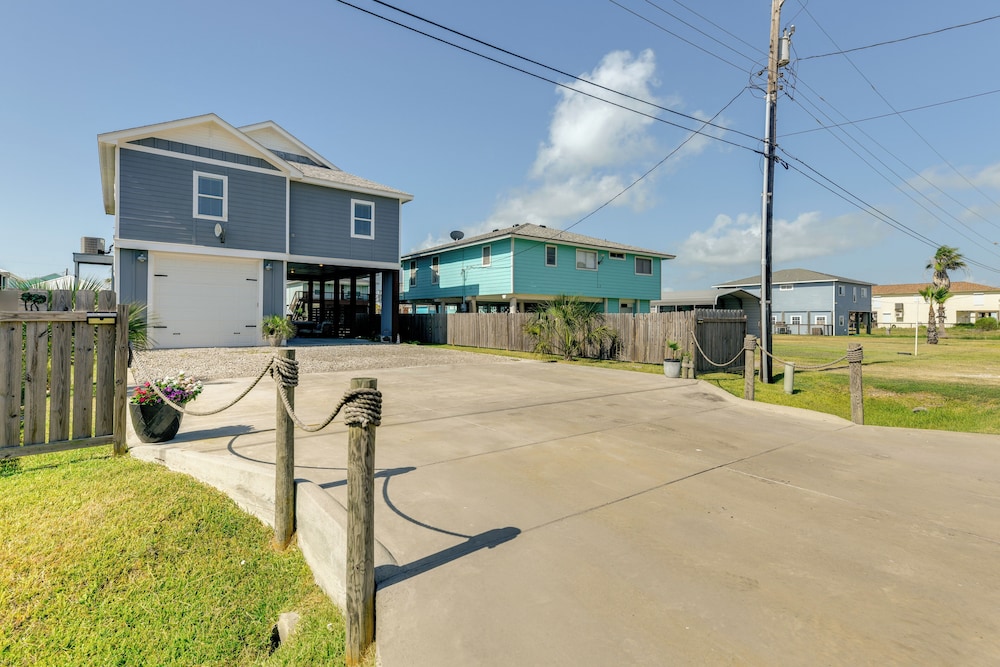 Resort Perks Waterfront Rockport Home in Rockport, United States