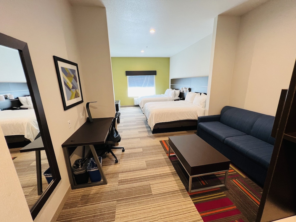 Holiday Inn Express & Suites Salinas by IHG - photo 11