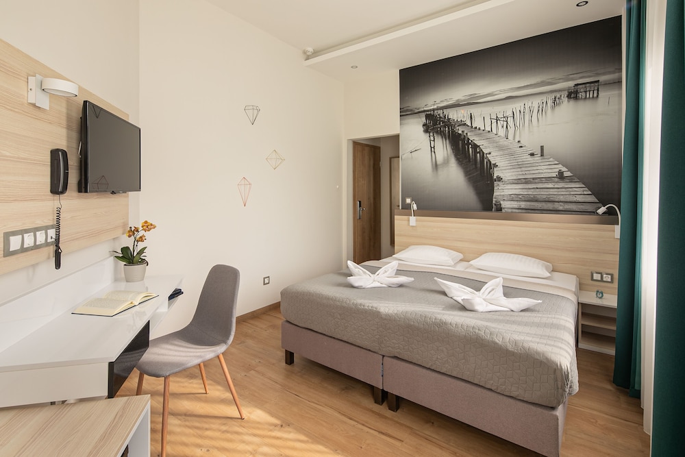 Kristály Hotel — Keszthely — photo 4