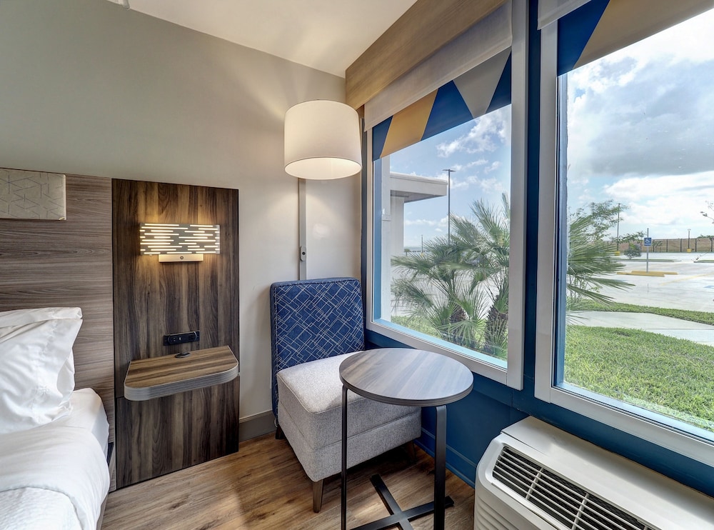 Holiday Inn Express Corpus Christi Beachfront by IHG - photo 10