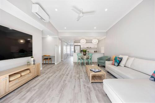 'Esplanade Escape' A Fresh Coastal Family Hideaway — 4-Star Luxury Hotel in Hervey Bay, Australia