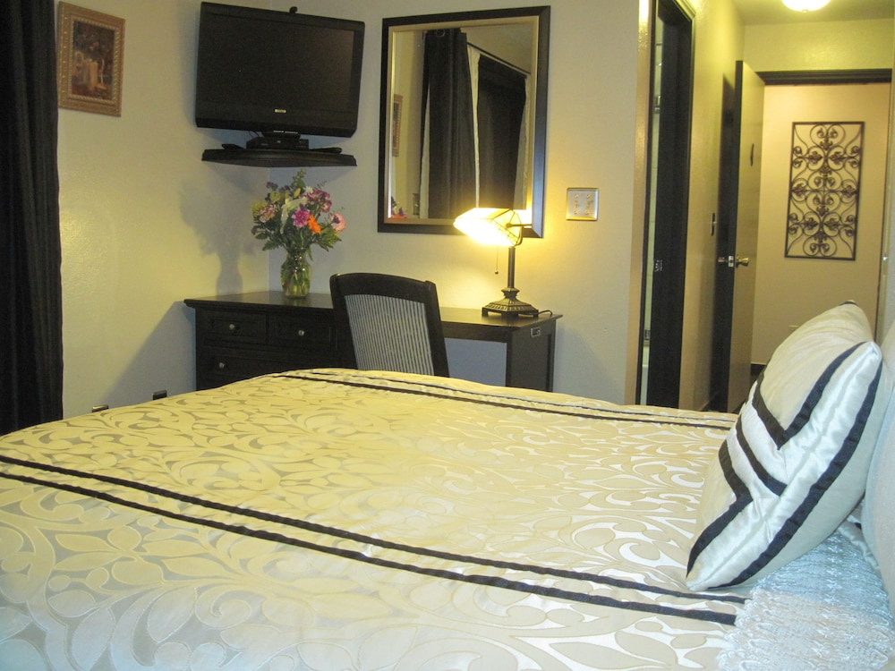 The North Shore Inn - photo 13