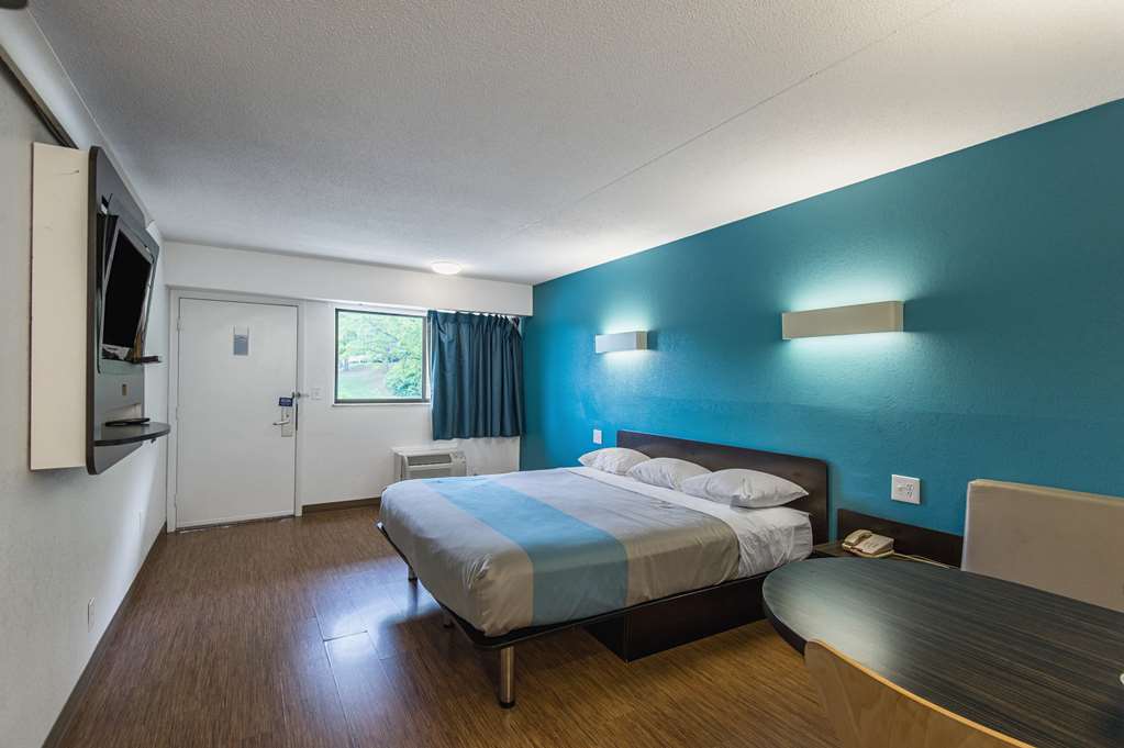 Motel 6 Overland Park KS - photo 10