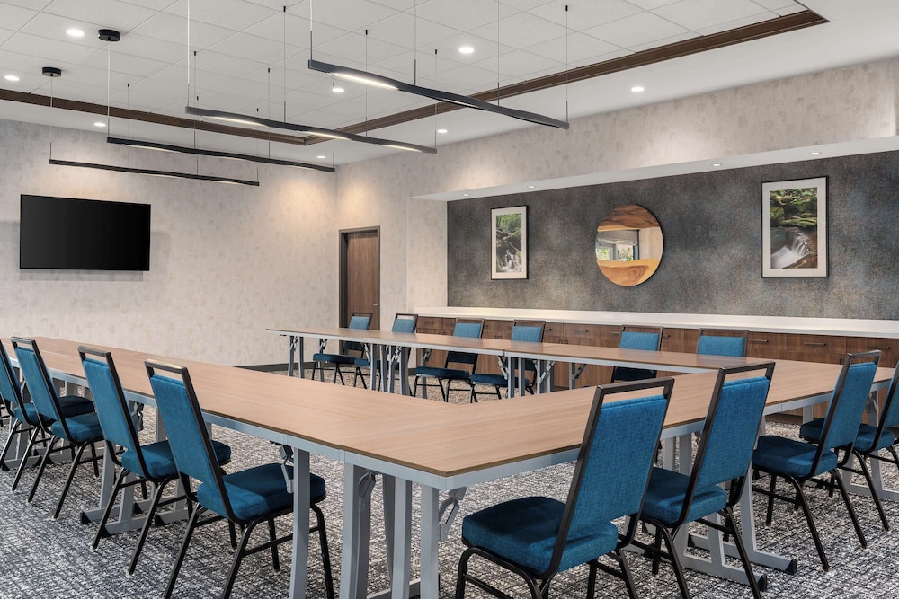 Hampton Inn & Suites by Hilton Pittsboro - photo 20