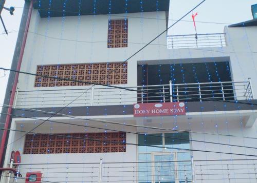 Holy Homestay — 4-Star Luxury Hotel in Fyzabad, India