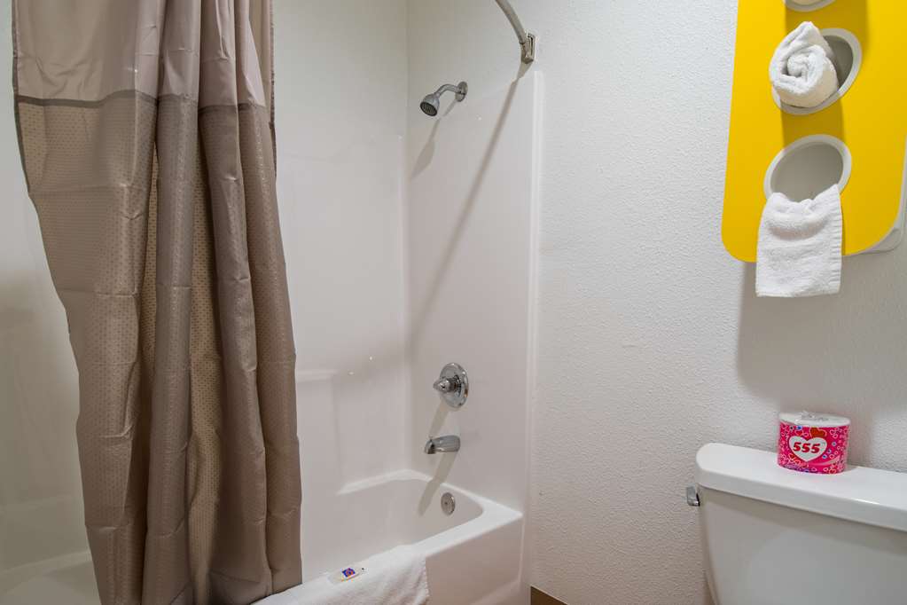 Motel 6 San Bernardino CA Downtown - photo 21