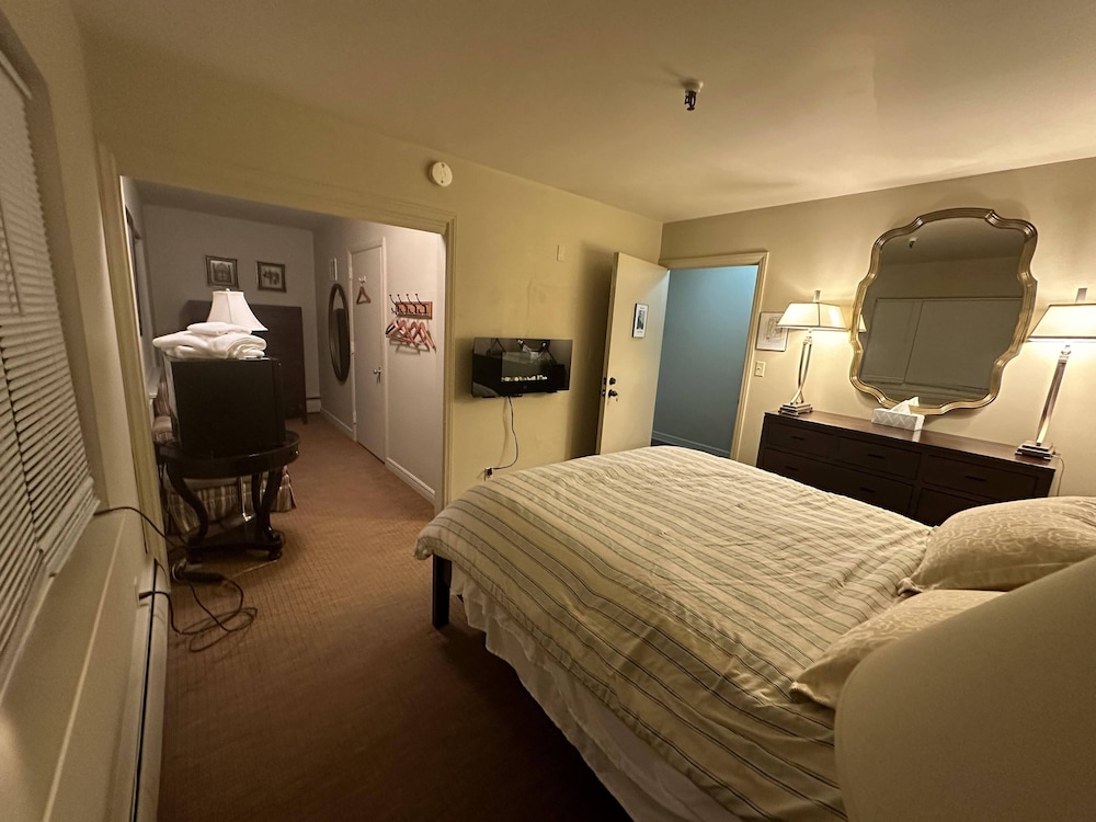 The Oaks B&B Hotel and Spiritual Center - photo 3