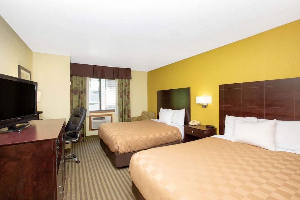 AmericInn by Wyndham Council Bluffs - photo 7
