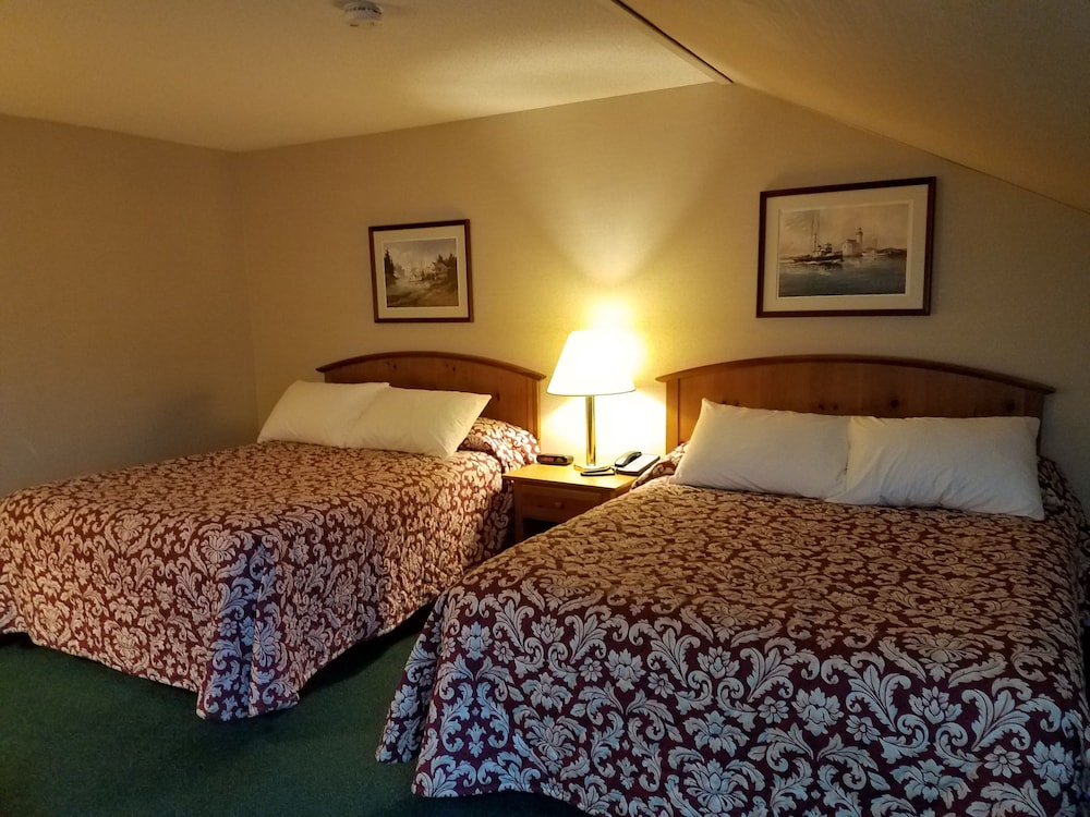 Commodores Inn - photo 10