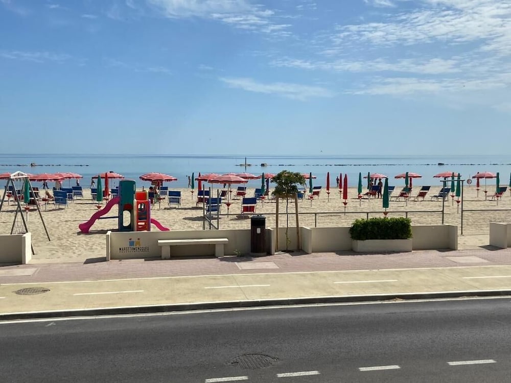 Hotel Spiaggia d'Oro — hotel in Marotta