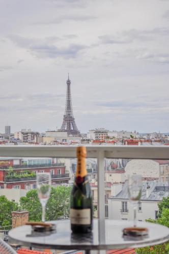 Vue Exceptionnelle Sur la Tour Eiffel - last minute hotel in Paris