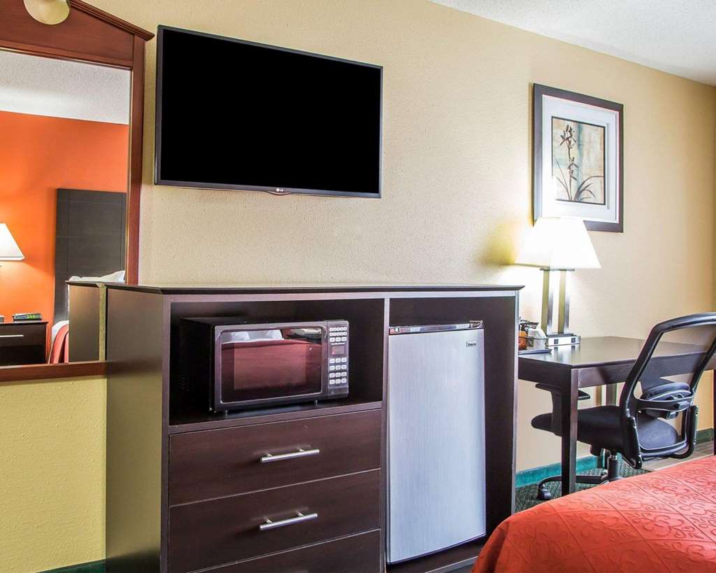 Quality Inn Morton at I 74 - photo 6