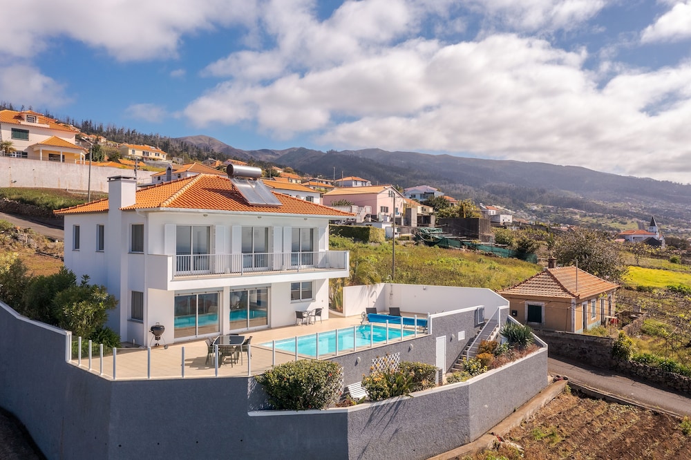 Villa ElDoMar — 4-Star Luxury Hotel in Estreito Da Calheta, Portugal