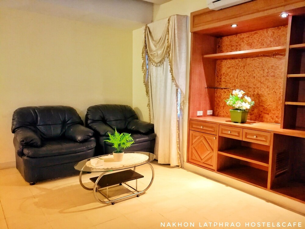 Nakhon Latphrao Hostel