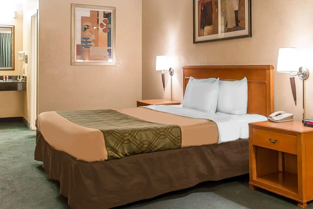 Econo Lodge Inn & Suites El Cajon San Diego East - photo 13
