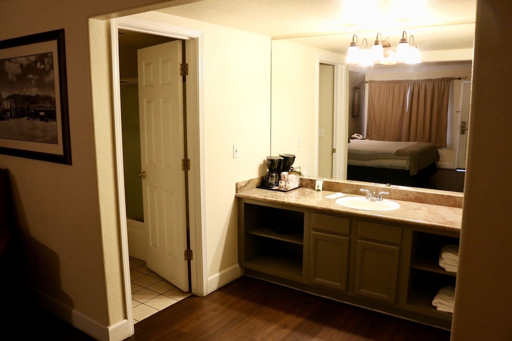 Historian Inn - photo 18