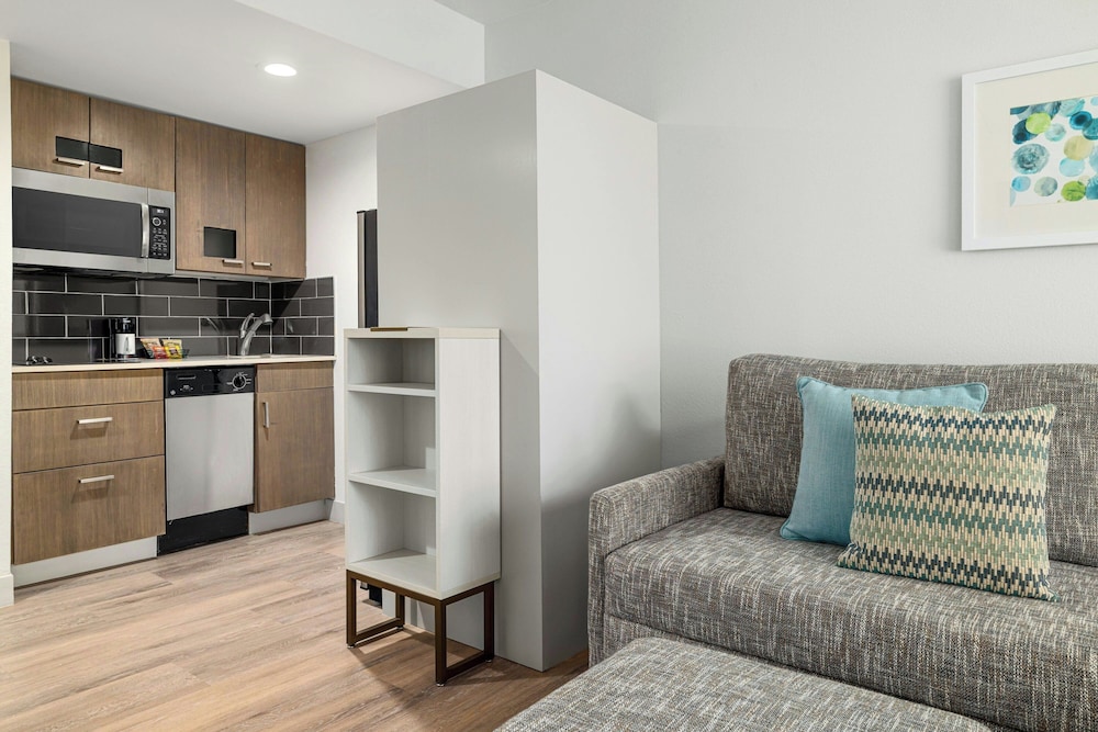 TownePlace Suites by Marriott Charlotte LoSo Airport - photo 9