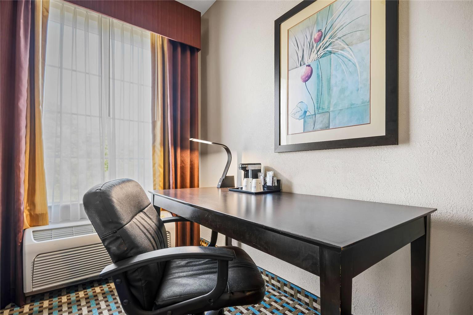 La Quinta Inn & Suites by Wyndham Stonington Mystic Area - photo 17