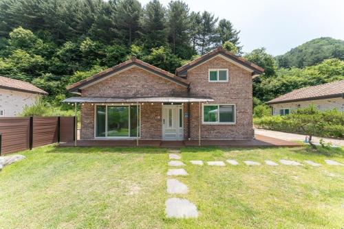 Chuncheon Private House Small House in the Forest 2 — 4-Star Luxury Hotel in Chuncheon, South Korea