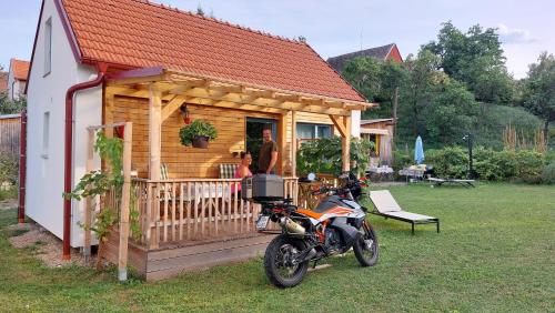 Pavlov24 Domeček u potoka - carbon neutral hotel in Unknown City