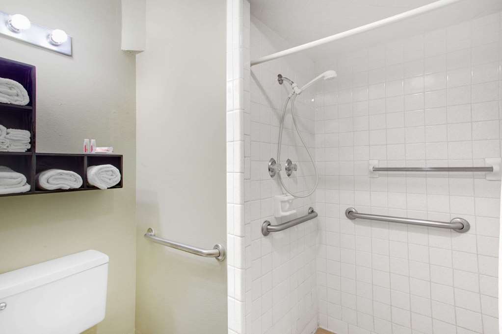 Super 8 by Wyndham Monticello AR - photo 5