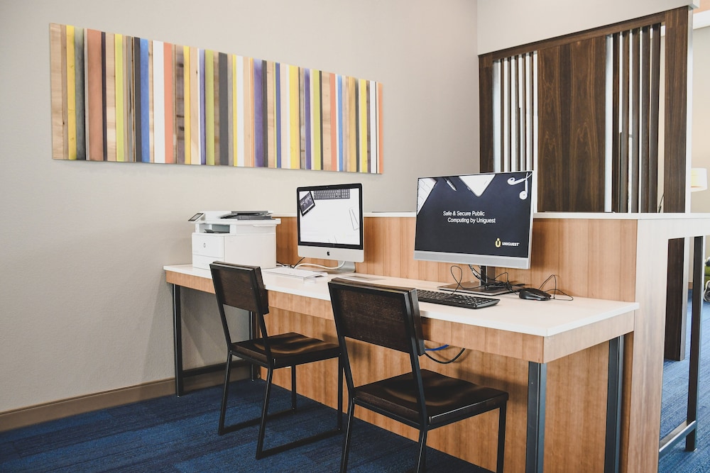 Holiday Inn Express & Suites Omaha Downtown Old Market by IHG - photo 21