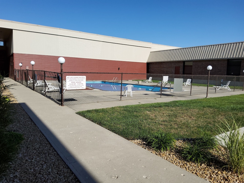 Klopfenstein Inn and Suites - photo 32