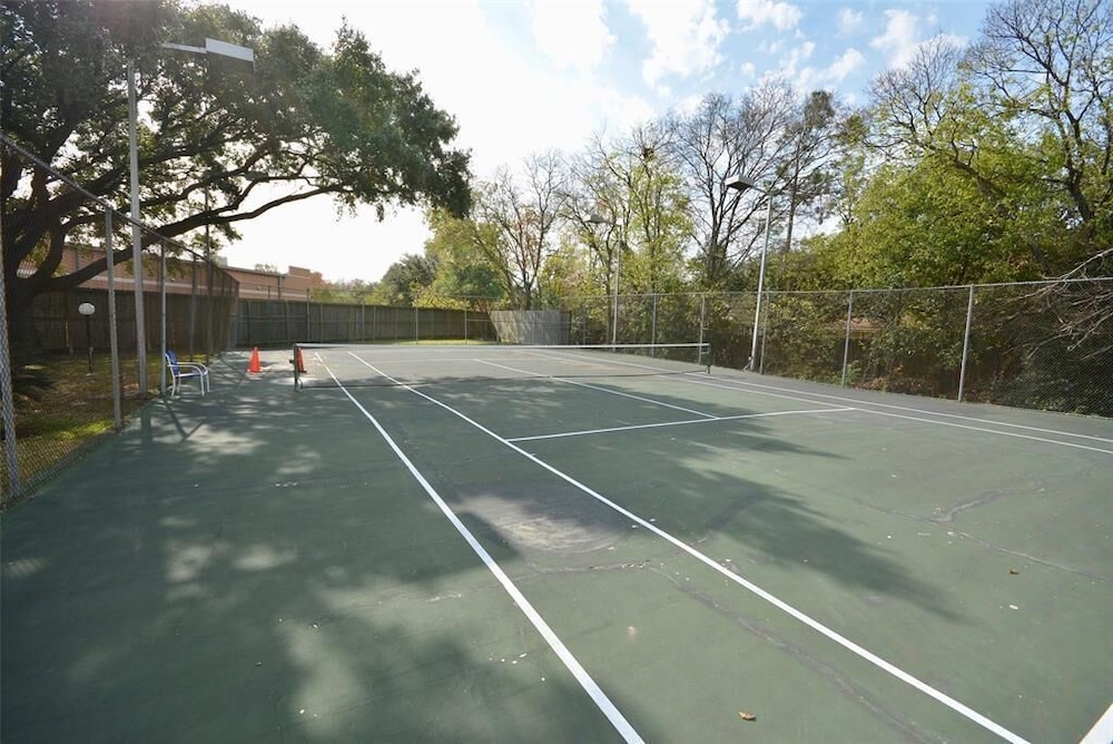 Houston Med Center NRG Area 2B 2B All Inclusive - photo 31