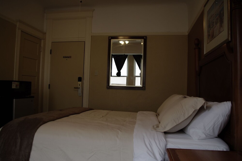 Yale Hotel - photo 13