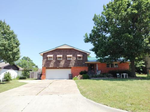 Golden Sunflower's Apartment E — 4-Star Luxury Hotel in Lawton, United States