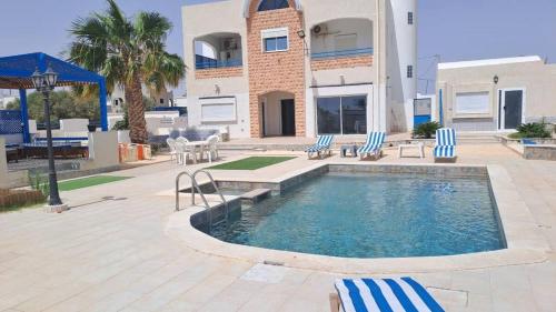 Résidence Jamila Location Appartements confort piscine proche zone touristique — 4-Star Luxury Hotel in Midoun, Tunisia